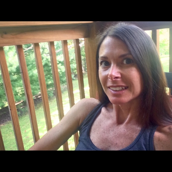 Meet your Posher, Lora - Picture 1 of 1